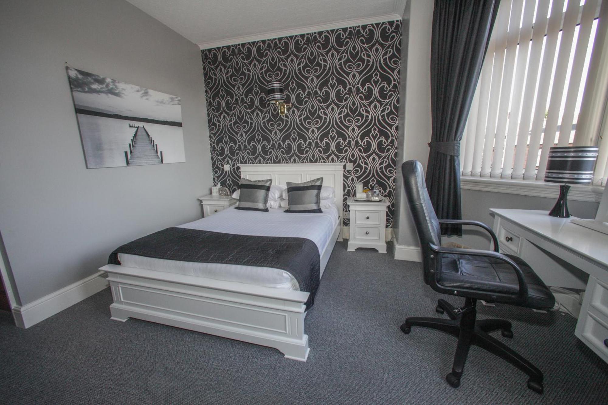 Tower House Executive Guest House بونتفراكت الغرفة الصورة