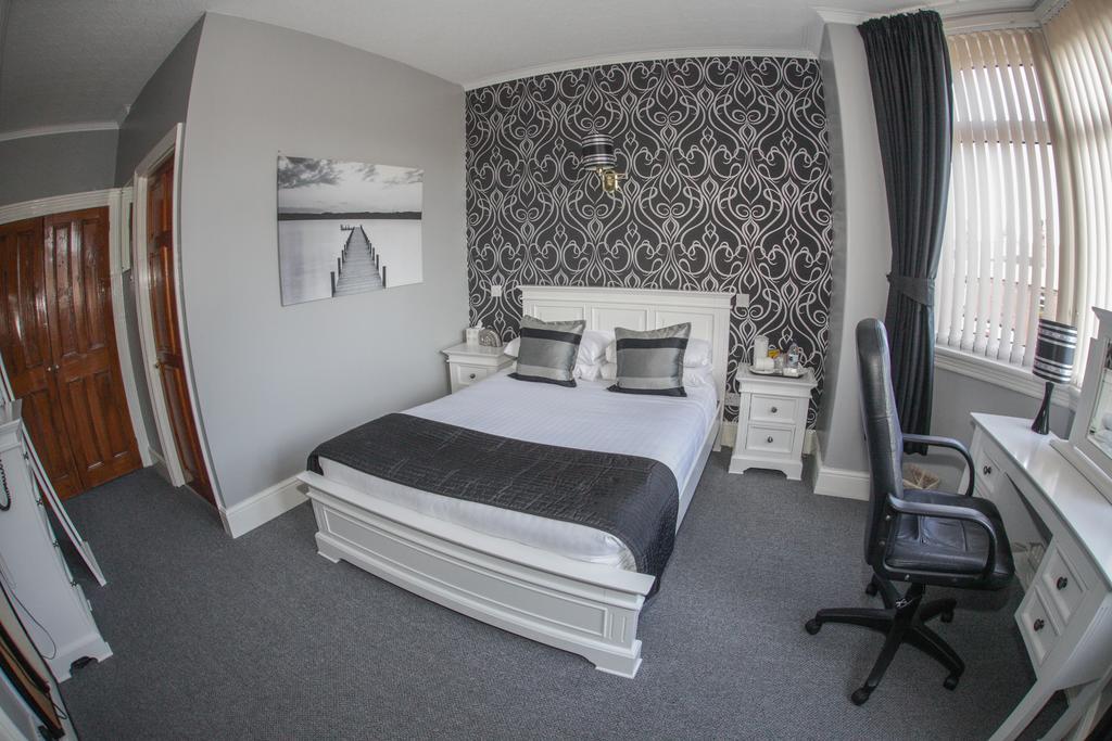 Tower House Executive Guest House بونتفراكت المظهر الخارجي الصورة