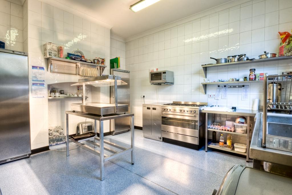 Tower House Executive Guest House بونتفراكت المظهر الخارجي الصورة