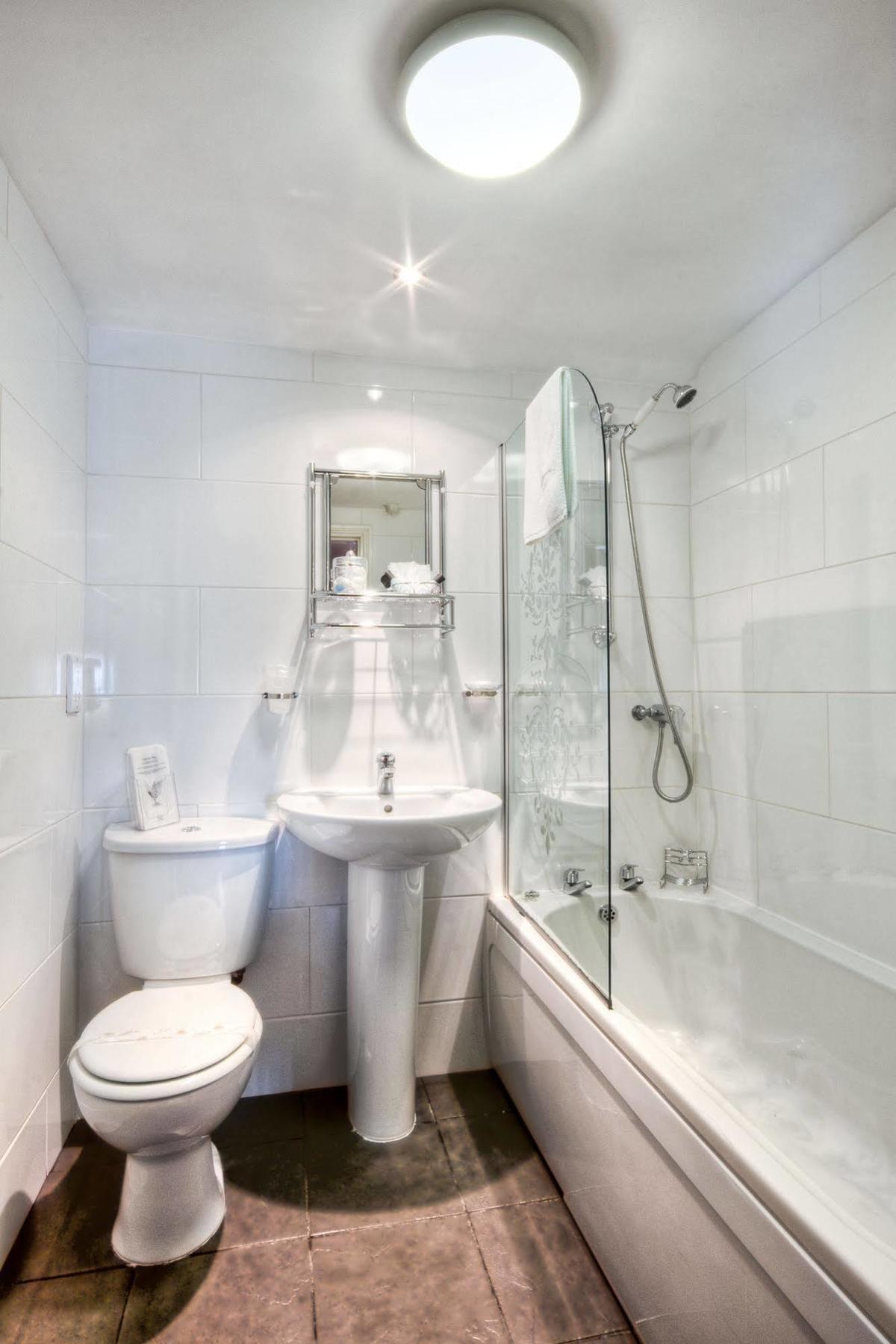 Tower House Executive Guest House بونتفراكت المظهر الخارجي الصورة