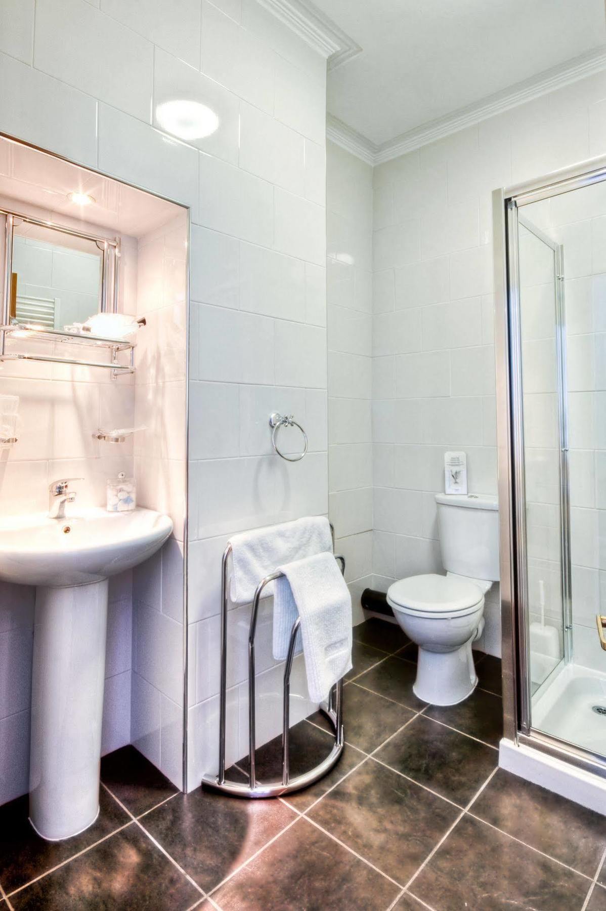 Tower House Executive Guest House بونتفراكت المظهر الخارجي الصورة