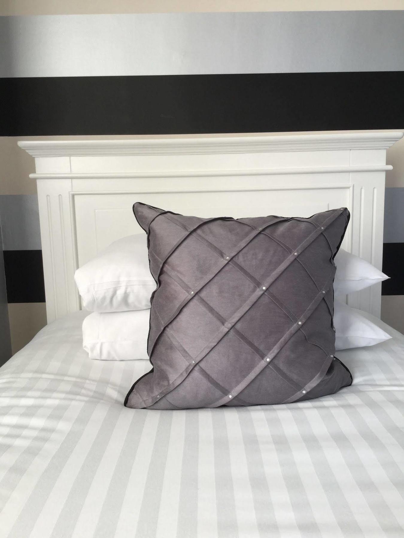 Tower House Executive Guest House بونتفراكت المظهر الخارجي الصورة