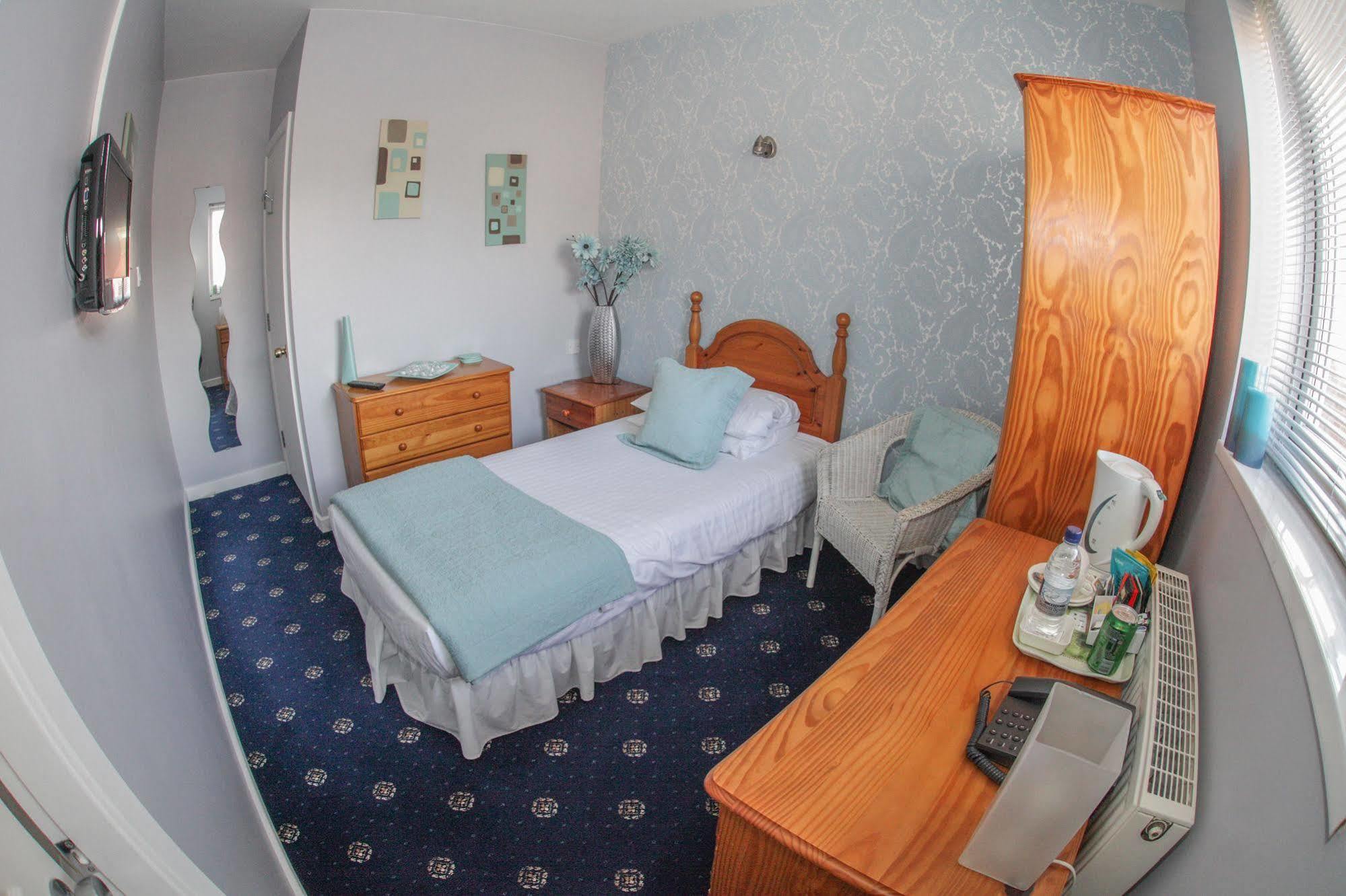 Tower House Executive Guest House بونتفراكت المظهر الخارجي الصورة