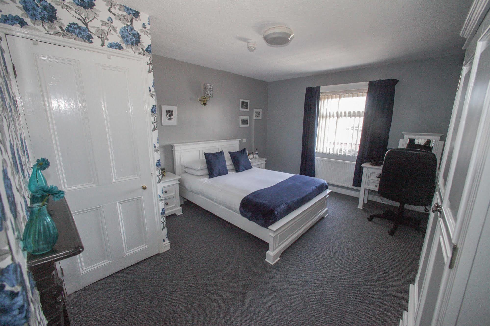 Tower House Executive Guest House بونتفراكت المظهر الخارجي الصورة