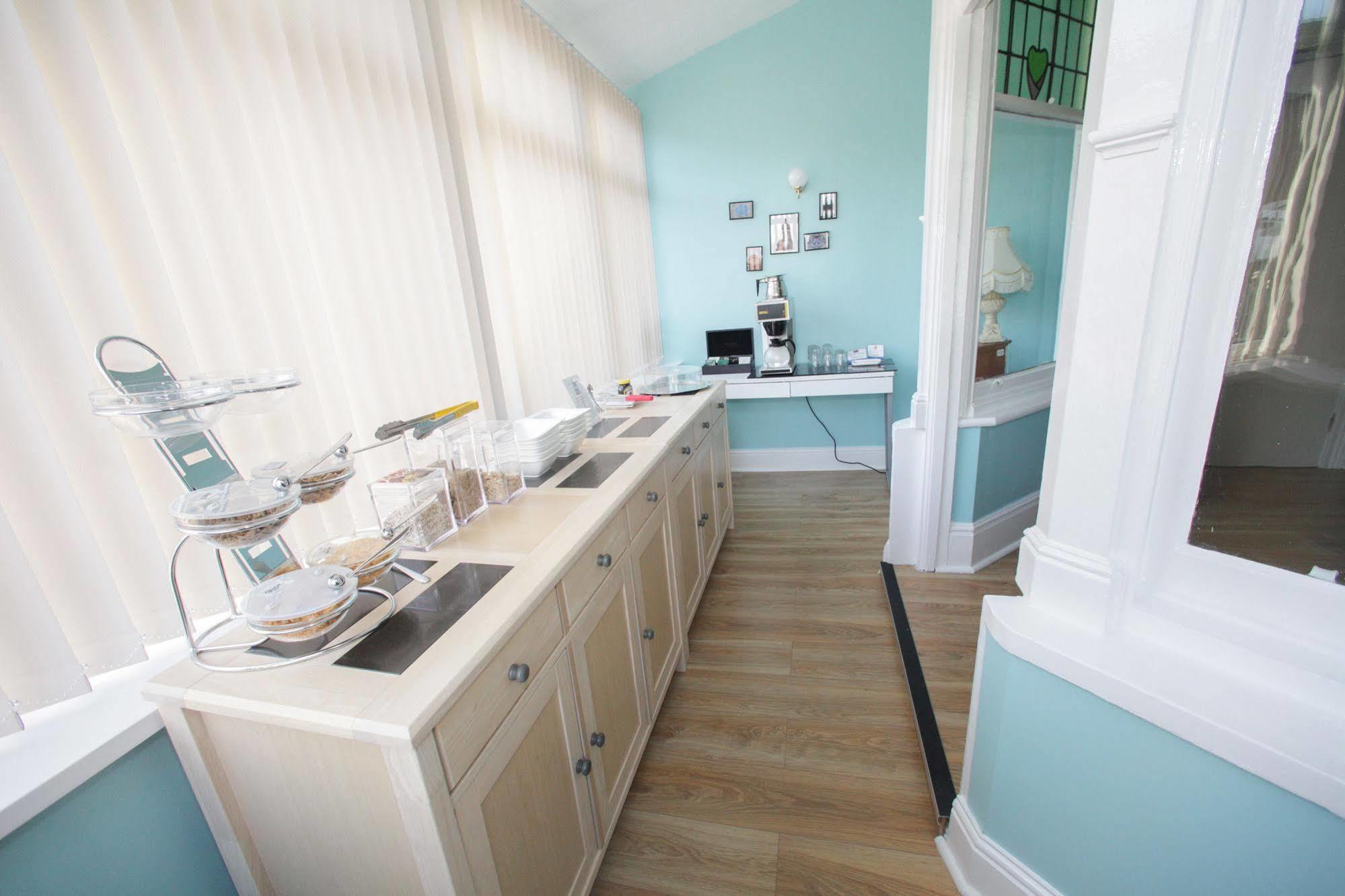 Tower House Executive Guest House بونتفراكت المظهر الخارجي الصورة